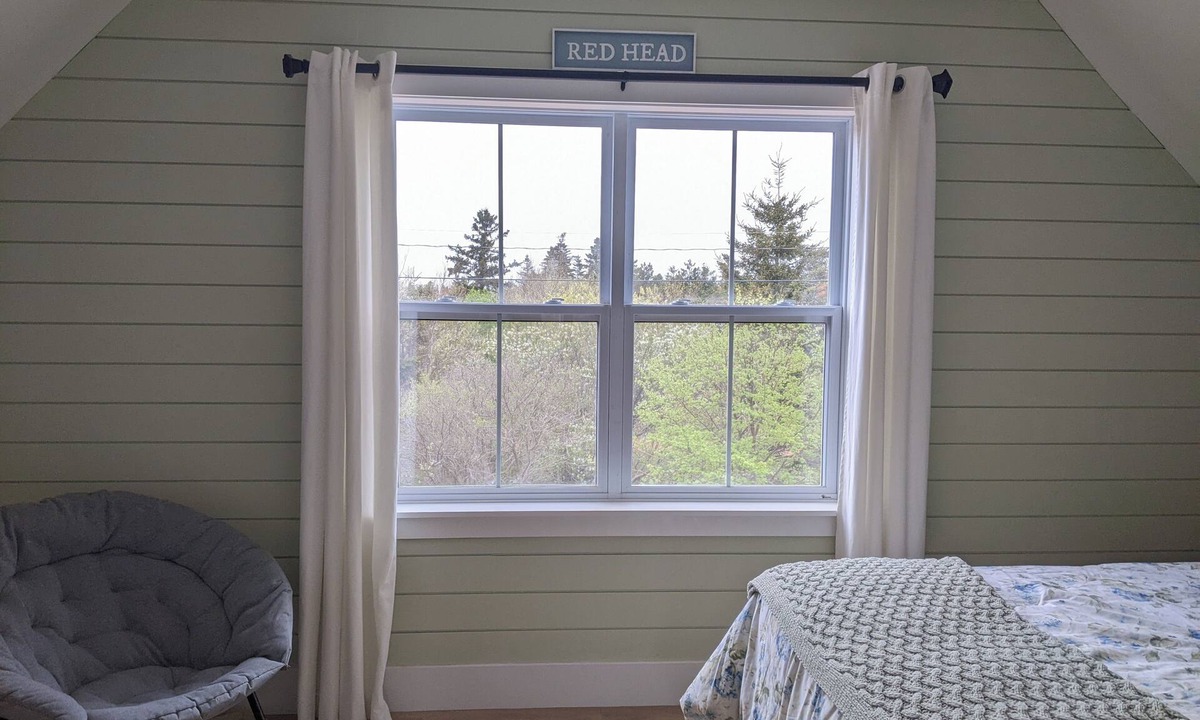 Lakeside Cottage | Big Sea Beach House.. 3 bedroom cottage in an oceanside subdivision
