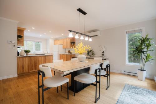 Humber Valley House | Birch Grove Chalet, Hot Tub, Golf, Private Forest