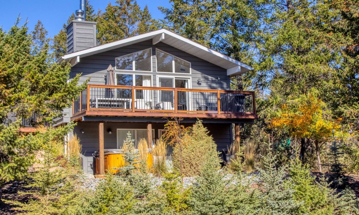 Invermere Cabin | Black Bear Cabin - Just minutes from Invermere, BC