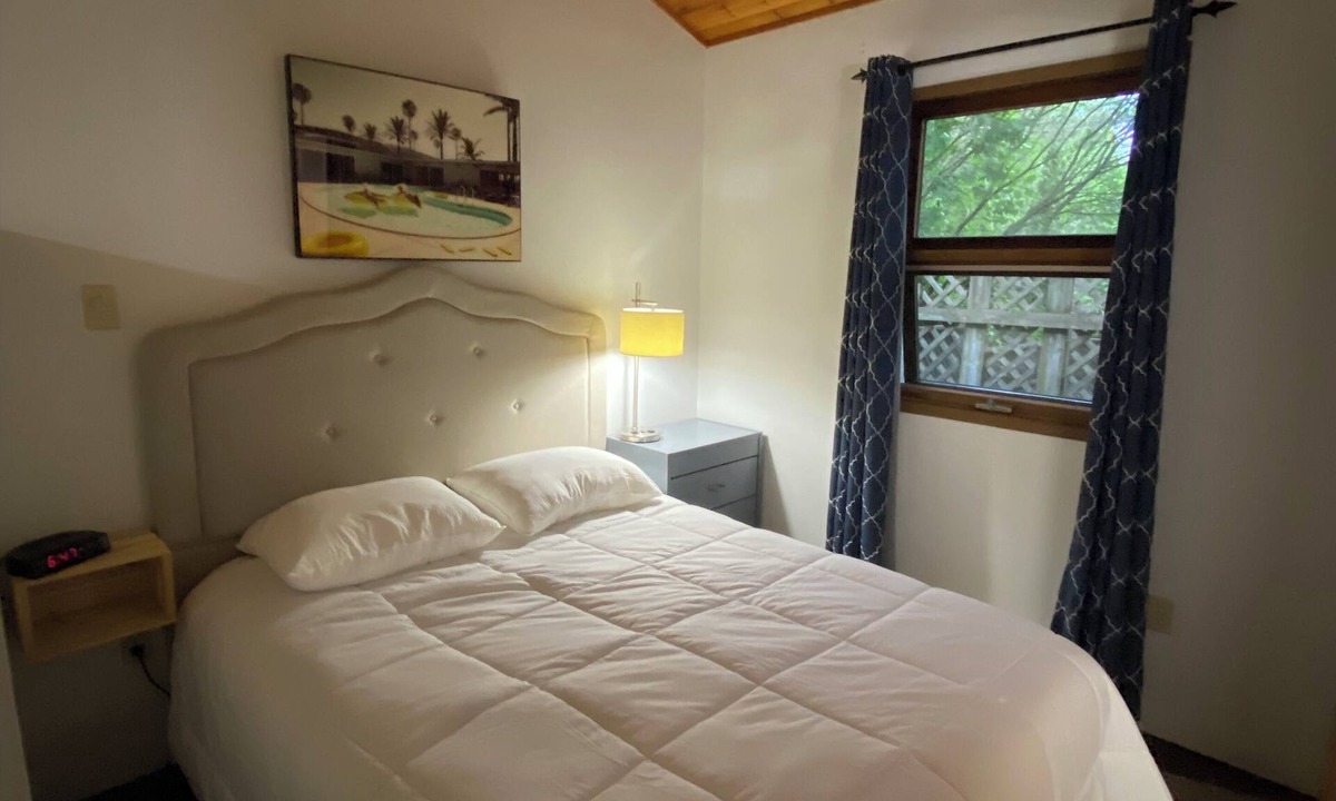Sauble Beach Hotel | Black Horse Motor Inn
