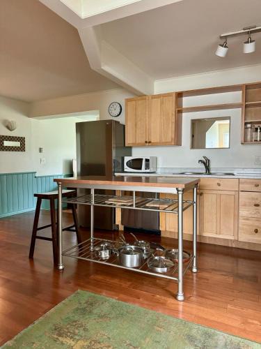 Tofino Apartment | Blue Cypress