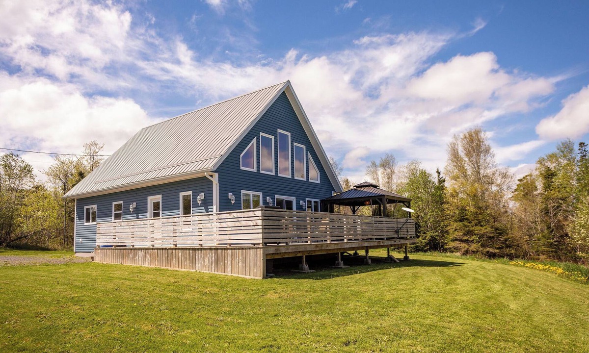 Queens County Cottage | Blue Island retreat- Secluded, Quiet and Welcoming