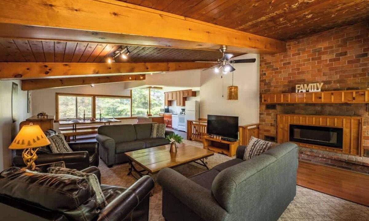 The Blue Mountains Cottage | Blue Mountain Cottage, Private Beach Access, BBQ