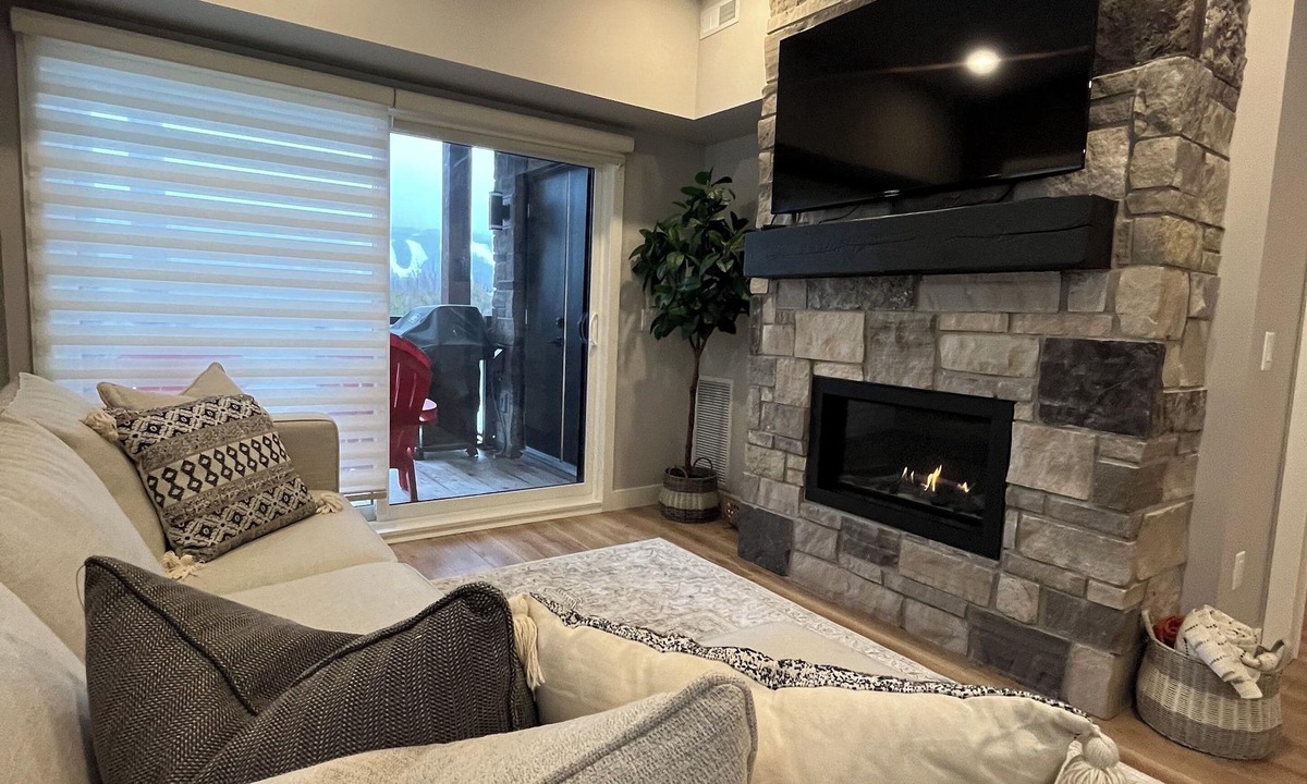 Glen Huron Condo | Blue Mountain Village Condo w/Pool - Steps from Scandinave!