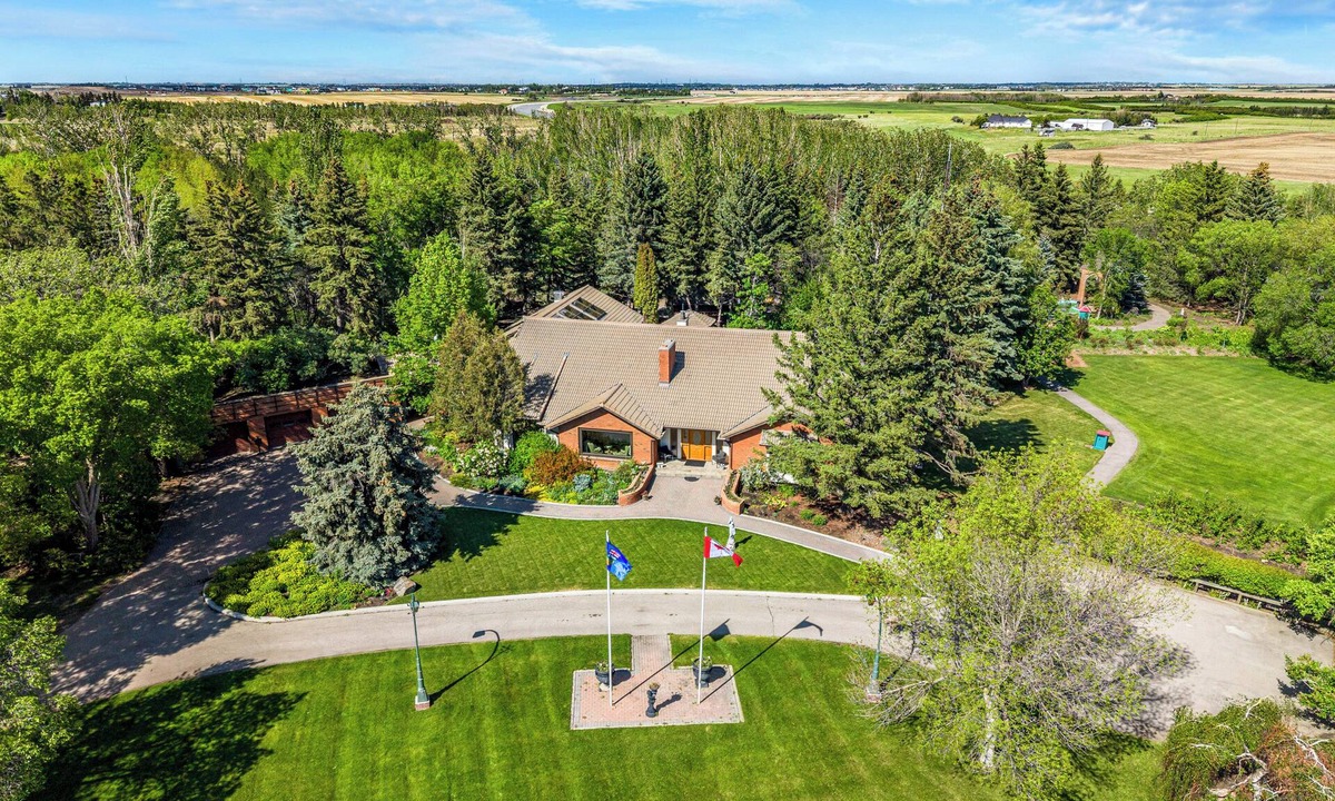 Calgary House | Blue Sky Meadows | 17-Acre Heritage Wedding Estate
