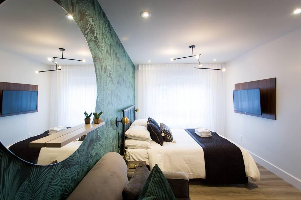 Little Italy Apartment | Blue Tropics Studio in Little Italy with kitchen by Denstays