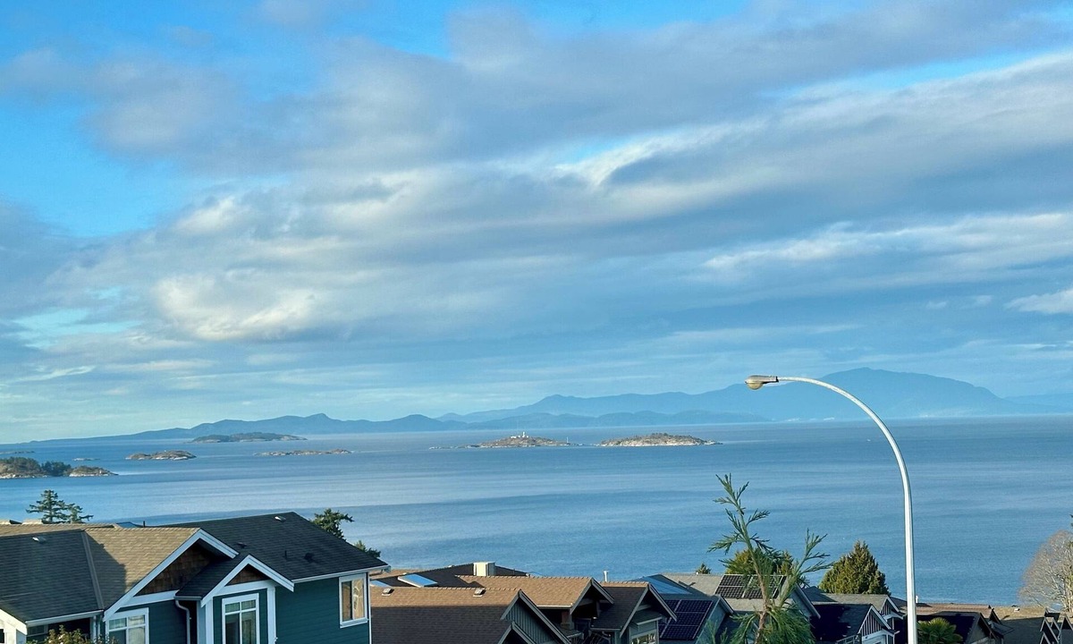 Regional District of Nanaimo House | Blueback Beach Family Stay Ocean View