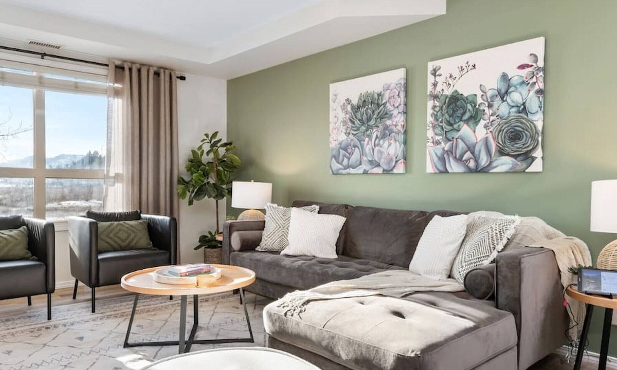 Invermere Apartment | Bohemian Wishes | Lake View | Pool | Hot Tub