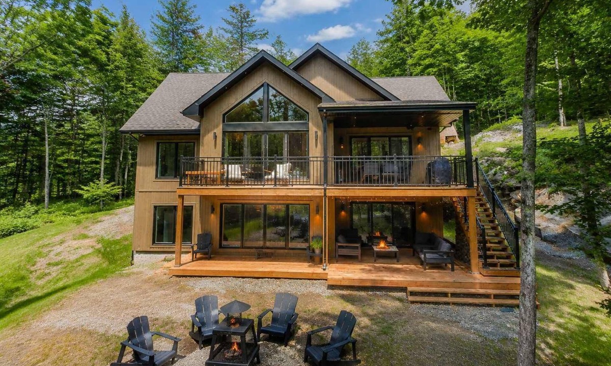 Saint-Faustin-Lac-Carre Ski Chalet | BOREA Chalet | Spa, Beach access & Activities