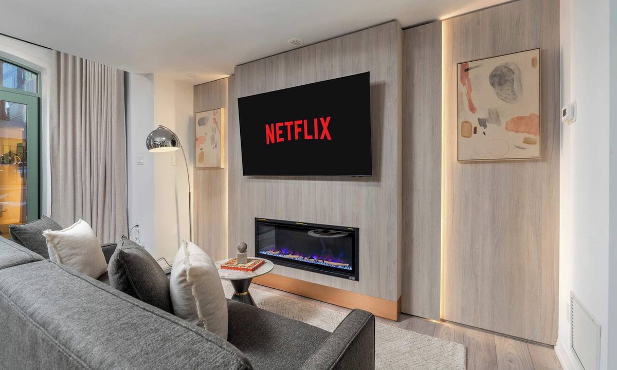 Toronto Entertainment District Apartment | Boutique 1BR Basement Suite Sleeps 3 Parking