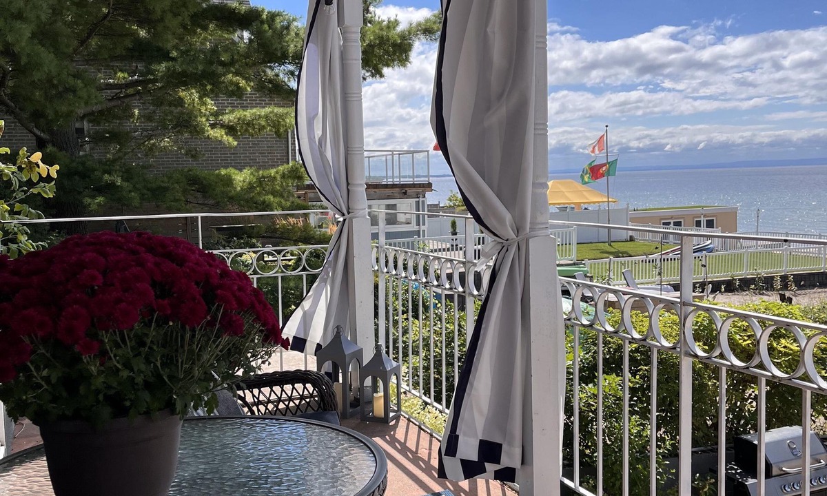 Balm Beach Resort | Boutique Beachfront Residence with Balcony & Fire Pit