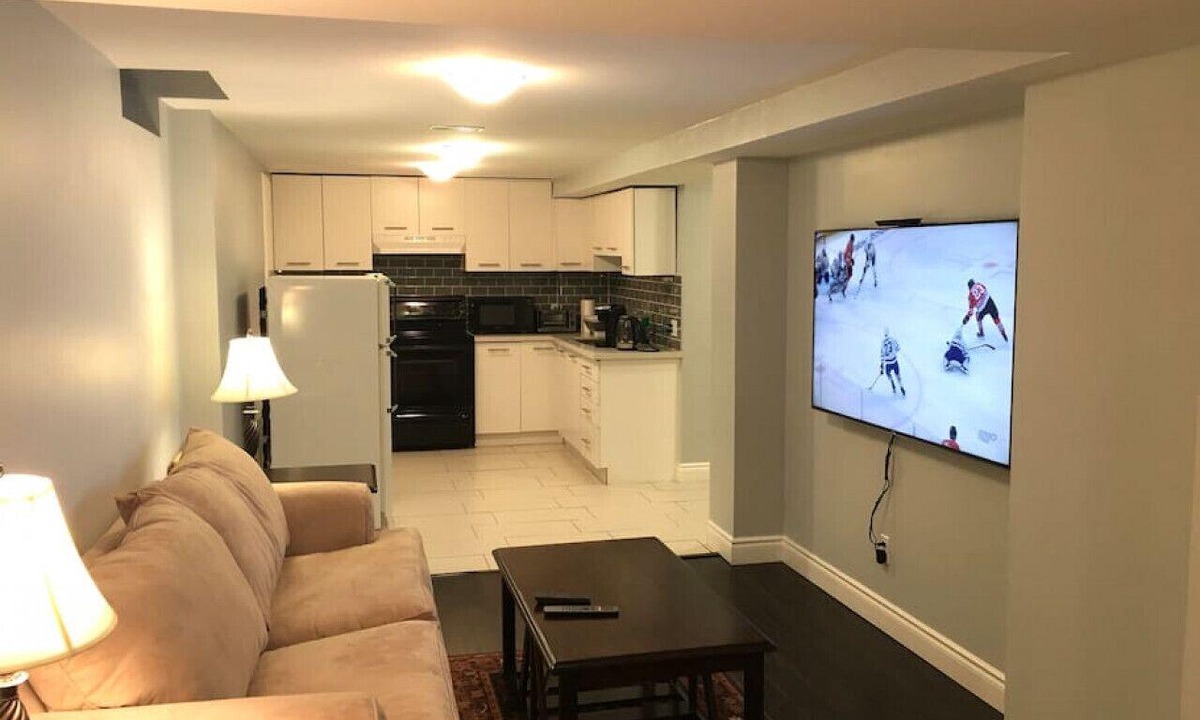 Brampton House | Brampton Basement · Bright, Airy, and Cozy 2 Bedroom Basement Brampton