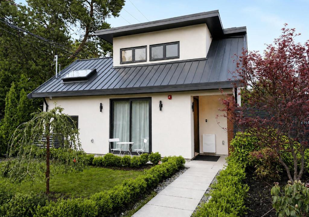 Kitsilano House | Brand New Air Conditioned Kitslano Retreat