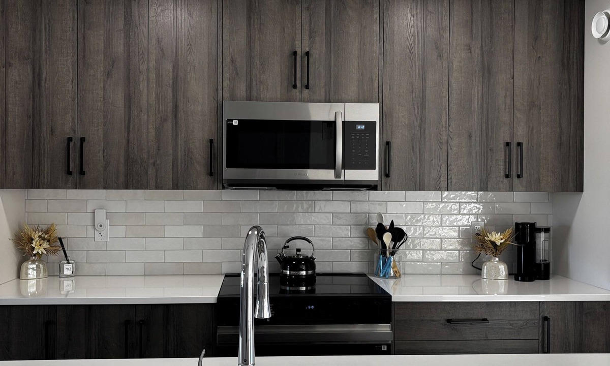 Markerville House | Brand New Beautiful Duplex Near the Lake!