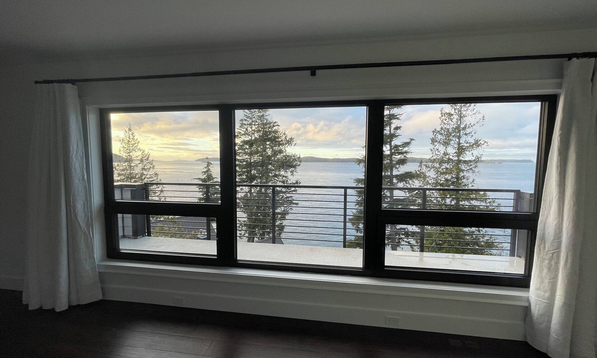 Telegraph Cove Apartment | Brand new coach house studio suite w/stunning ocean view! Short walk to marina.