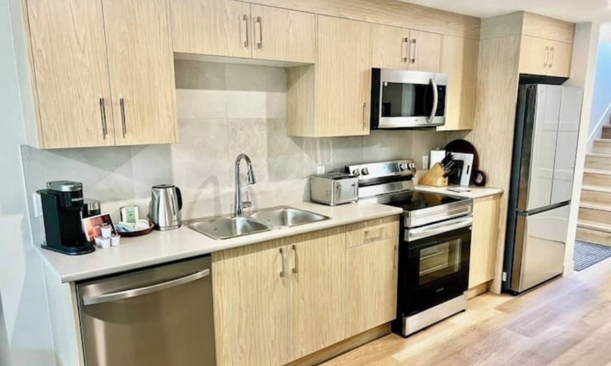 Victoria Apartment | Brand New Coastal Suite