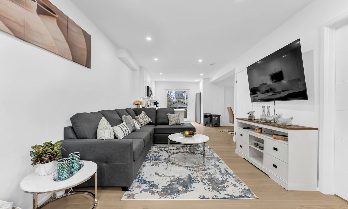 Lakeview House | Brand New Lakeside Retreat, Lakeshore Mississauga