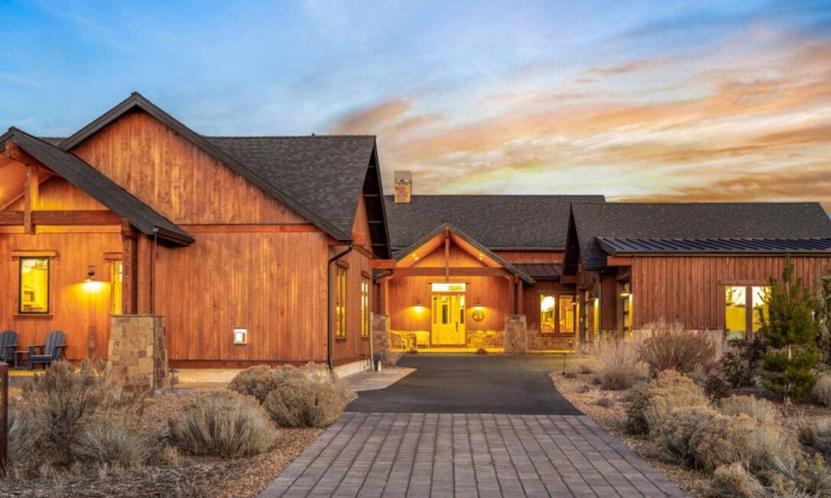 Powell Butte House | Brasada Estate: Spacious & Luxurious 4-Bdrm House & Detached 2-bedroom Casita