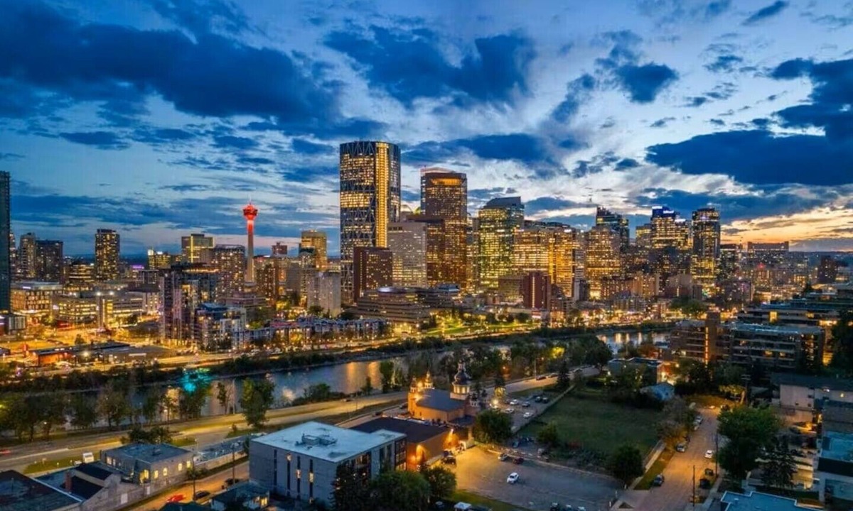Crescent Heights Condo | Breath Taking View-TopFloor-PH access-5Guest-2BR2WR-DTskyline