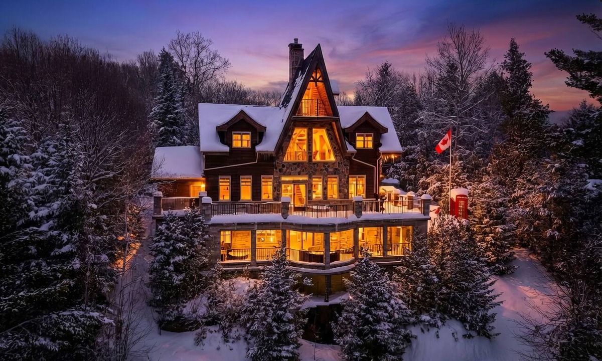 Dysart et al Cottage | Breathtaking views from rustic cottage atop the Edge of Kennisis Lake!