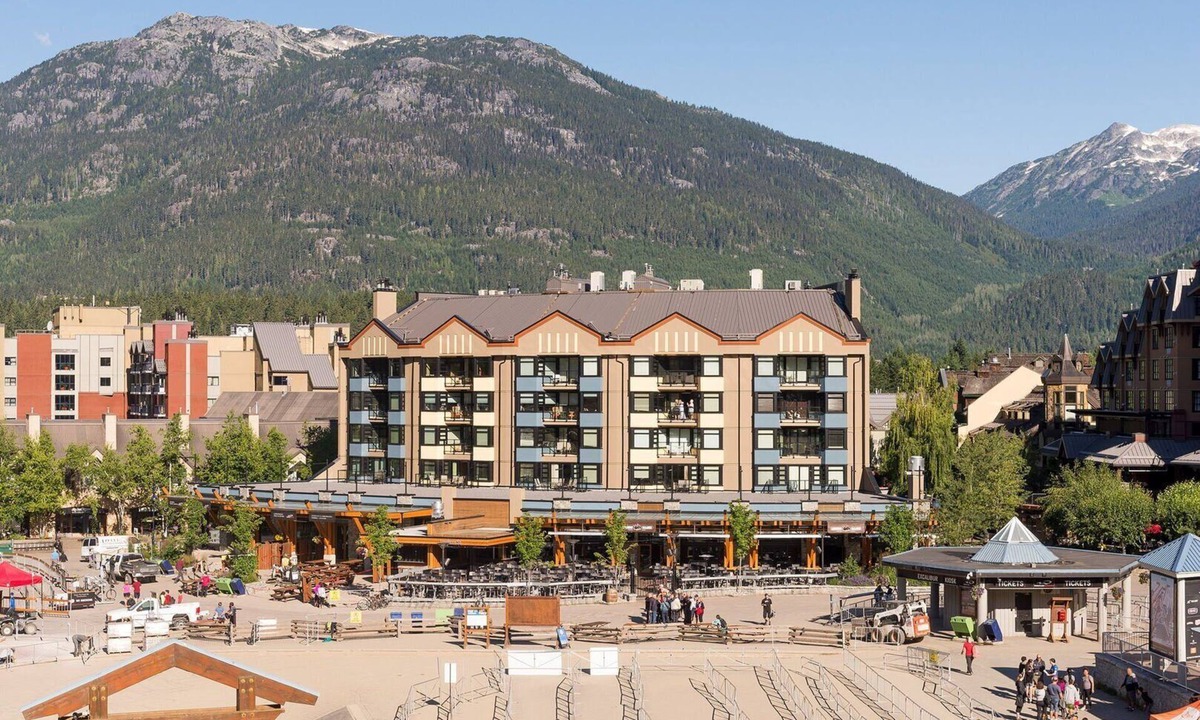 Whistler Village Condo | Breathtaking ski-in/out on Main Village stroll | AC