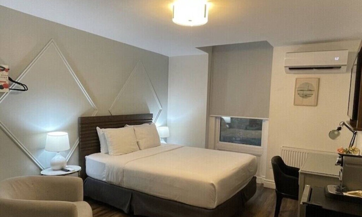 Central Waterfront Apartment | Bright 2BR City Stay Near Harbourfront Centre
