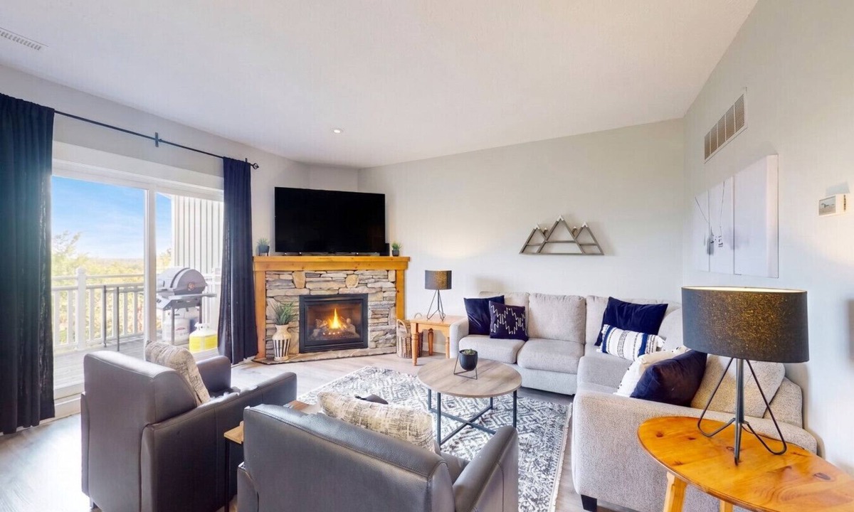 The Blue Mountains Condo | Bright 3BDR Condo Near Blue | Dog Friendly