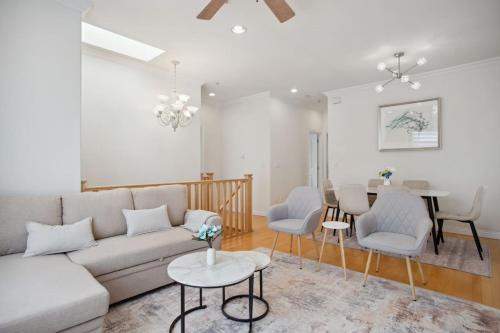 Sunset House | Bright and Comfy 4BR Home Ideal for Families