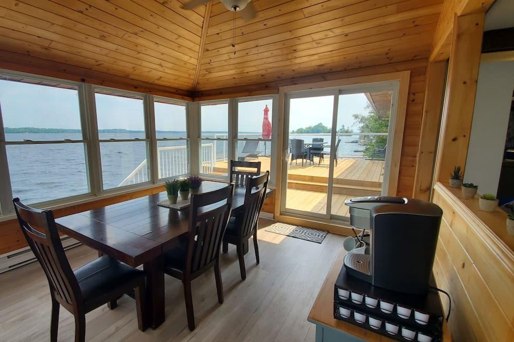 Baddow House | Bright and Spacious Four bedroom Cottage for Rent in Fenelon Falls