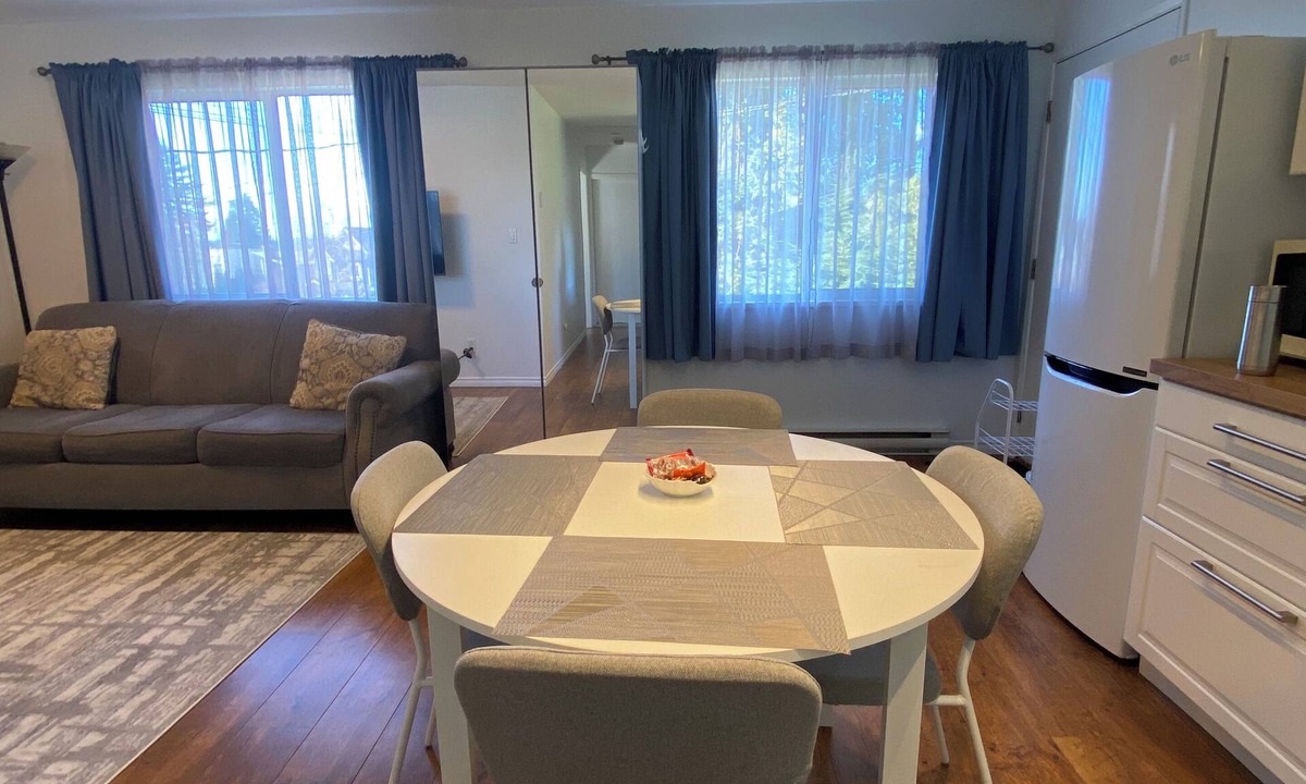 Central Lonsdale House | Bright&Comfortable Upper Floor|Convenient Location