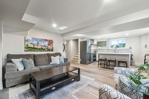 Haysboro Bed & Breakfast | Bright & Cozy Central Retreat