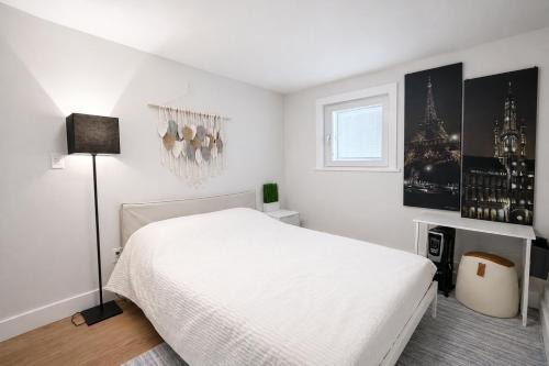 Richmond Apartment | Bright Modern 1-Bedroom Suite near YVR with Private Entrance & Laundry