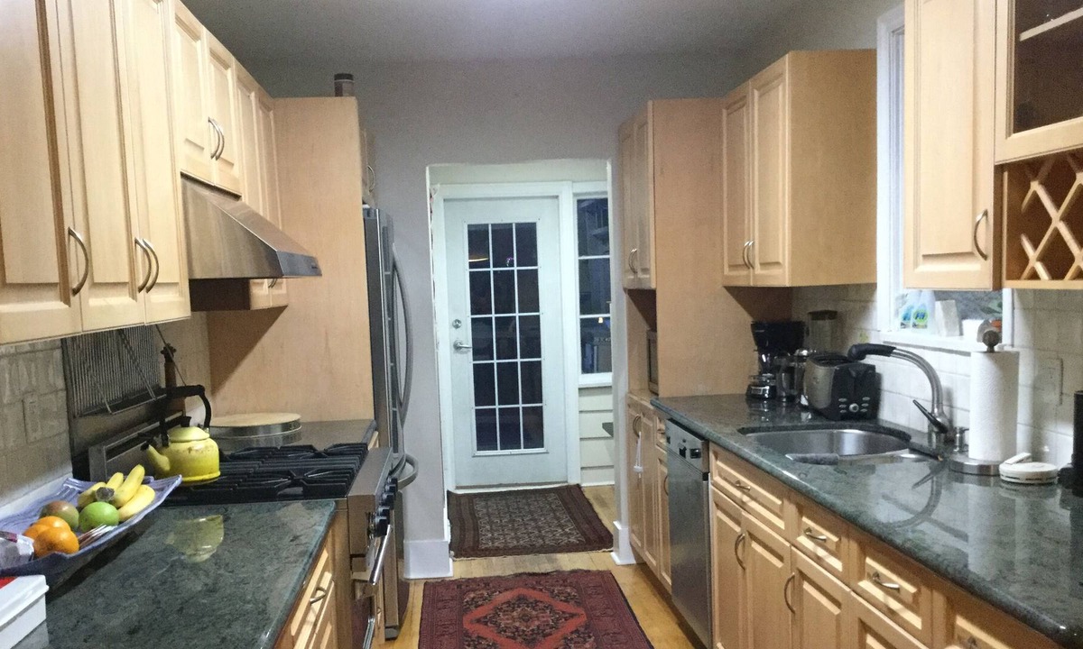 Kitsilano House | Bright open 2 Bdrm in the best location in Kitsilano
