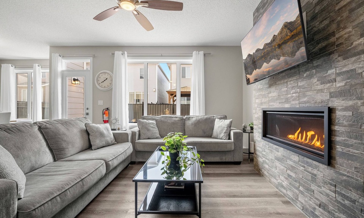 Southwest Calgary House | Bright & Spacious Family Retreat