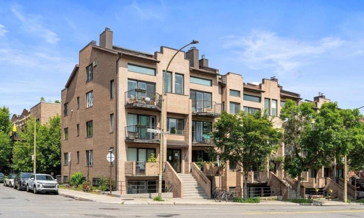 Mile End Condo | Bright Studio Condo Facing Jeanne-Mance Park