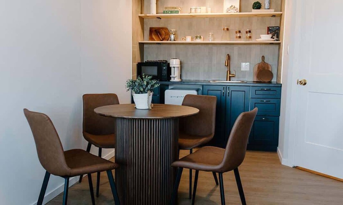La Crete Apartment | Budget 1BR Loft in La Crete - Kitchenette