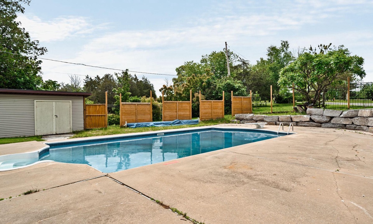 Wellington House | Bungalow Citron - Waterfront with Pool!