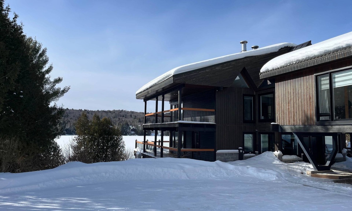 Labelle House | Lakefront Luxury Chalet Familia, Private Waterfront