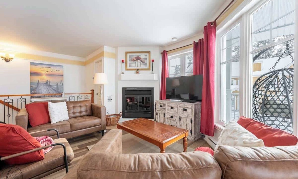 Saint Donat Condo | Condo Vert le Bonheur Lac Archambault | Fireplace | beach access