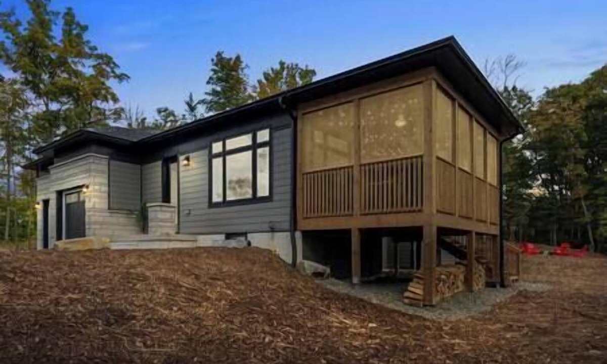 Dwight House | Northern Lights Muskoka w/Hot Tub & Pool Table