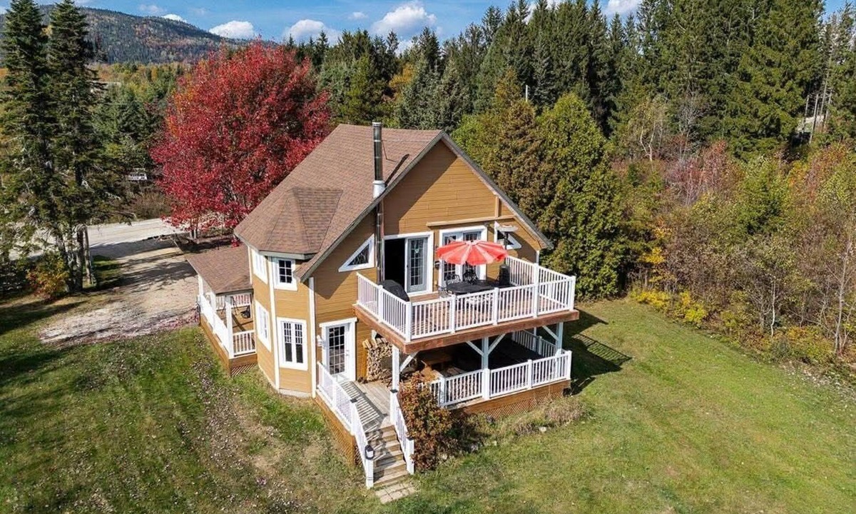 Petite-Riviere-Saint-Francois Ski Chalet | Chalet 10 minutes from Le Massif, ideal for relaxation and outdoor adventures