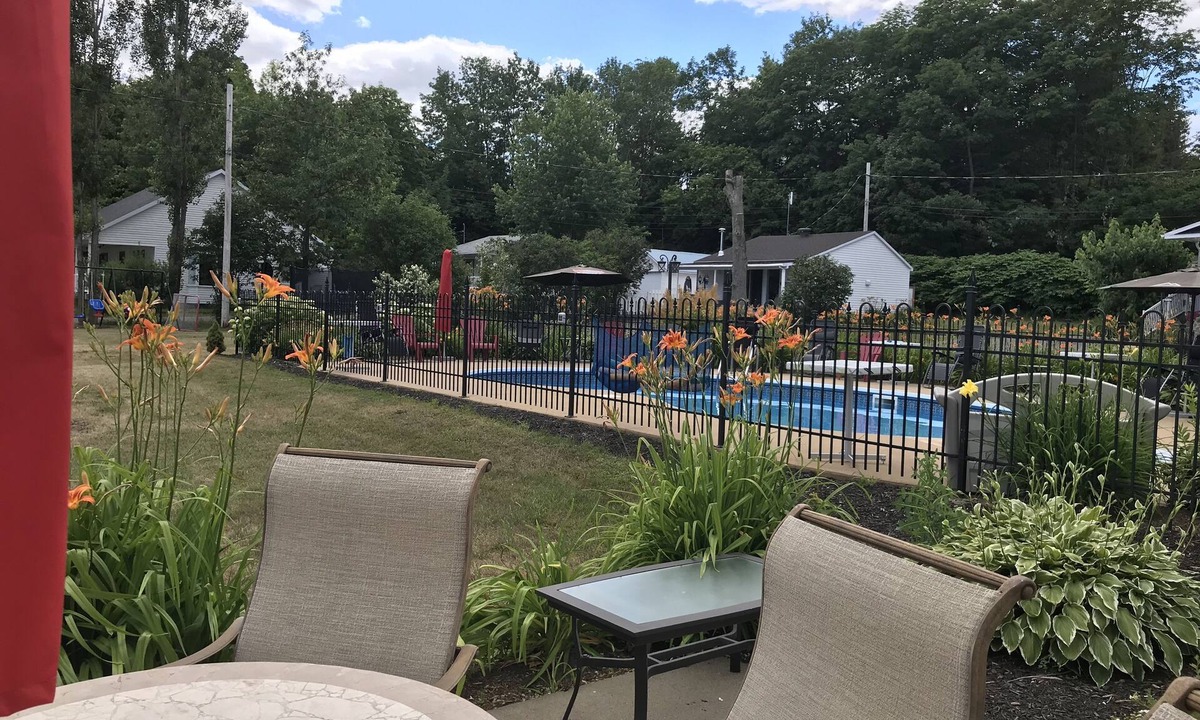 Saint-Jean-de-l'lle-d'Orleans Ski Chalet | Country cottage close to town, river view and access, swimming pool 121170