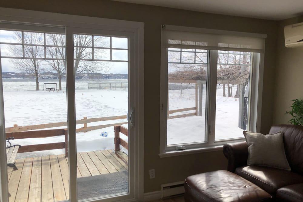Saint-Laurent-de-l'ile d'Orleans Cottage | Two storey house located on the St-Lawrence river with 3 bedrooms 3 double beds.