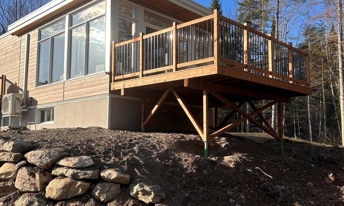 Saint-Neree-de-Bellechasse Ski Chalet | Chalet VUE sur le Lac Pierre-Paul, lakeside serenity, haven of peace