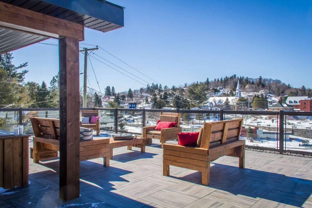 Sainte-Marguerite-du-Lac-Masson Apartment | The Viking Resort & Marina is a resort located in the Laurentians region.