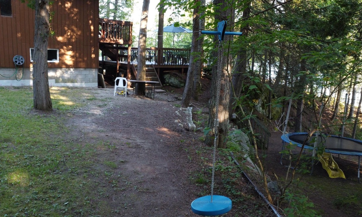 Sainte-Therese-de-la-Gatineau Cottage | LAKEFRONT COTTAGE FOR RENT - Private, Roddick Lake, 4 bed rooms, Scenic