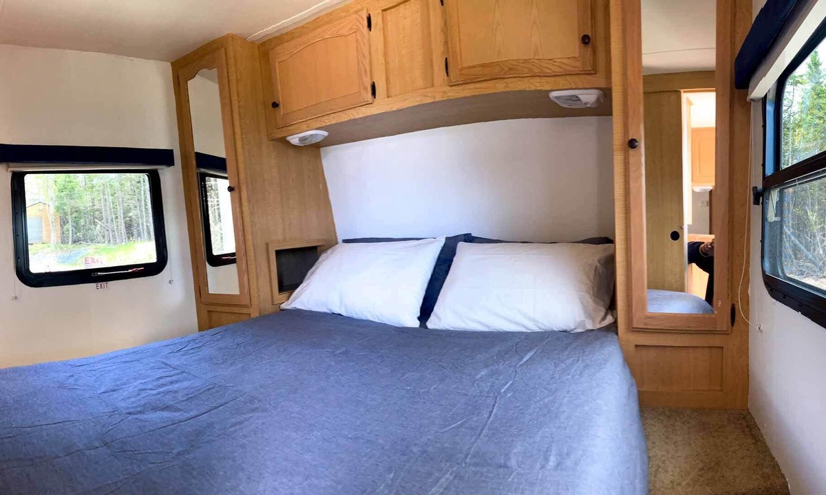 River Bourgeois House | Camper's Nest secluded on a protected canoe bay only 12 min distant to St.Peters