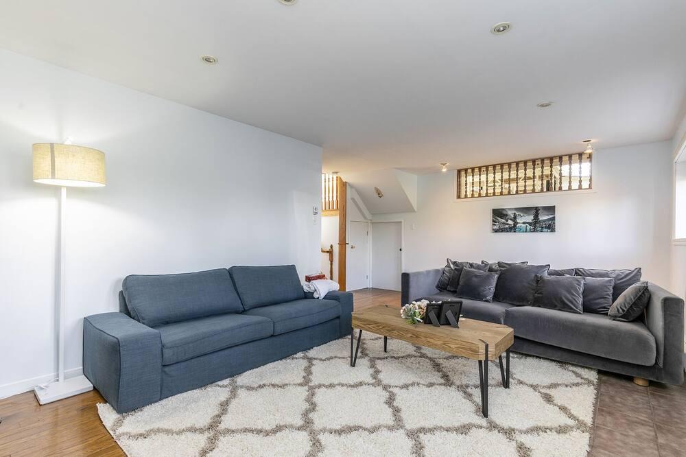 Brossard House | Campfire tree huge ground 4BDR Parking 5670