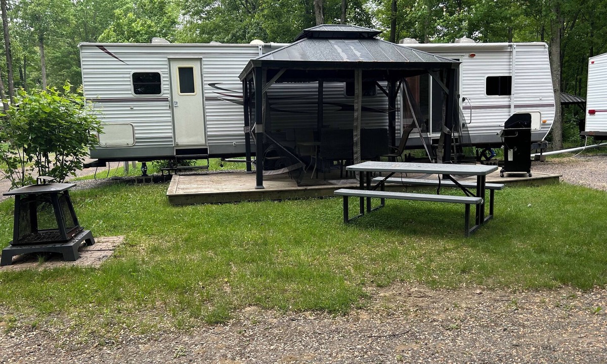 Clarence-Rockland House | Camping trailer SDD 2 - FourWind