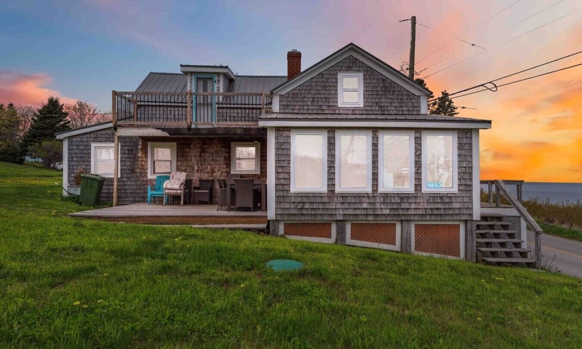 Black Rock Cabin | Canada Creek Coastal Cottage - Annapolis Valley